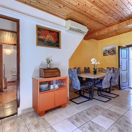 Pinezici - Rca150 By Interhome Marčana