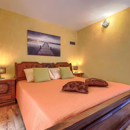 Сasa de vacaciones Pinezici-1 By Interhome