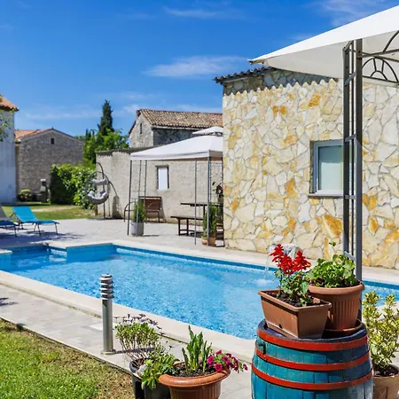 Сasa de vacaciones Pinezici-1 By Interhome Marčana