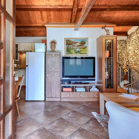 Pinezici-1 By Interhome * Marčana