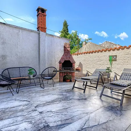 Pinezici-1 By Interhome